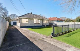AFFORDABLE OFFICE / LIVE-WORK WITH CAR PARKING
