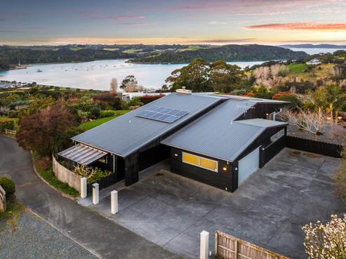 36 Kanuka Road, Sandspit