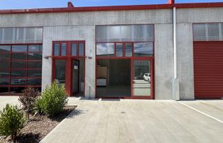 Retail Unit with Unique Glass Frontage