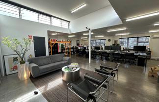 Boutique Three Lamps office