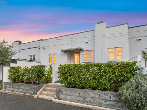 2/27 Calliope Road, Devonport