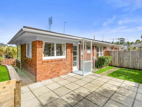 2/55 Ayton Drive, Totara Vale