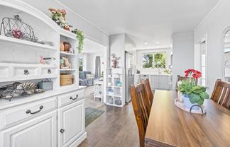 13 Helleur Road, Massey