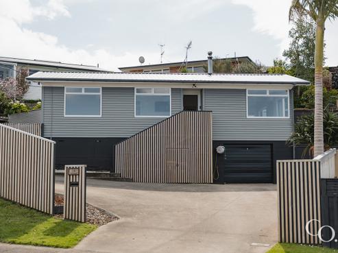 14 Kingswood Road, Brookfield