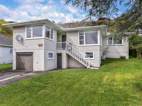 220 Waddington Drive, Naenae