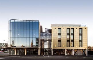 Flexible Layout & Café Adjacency