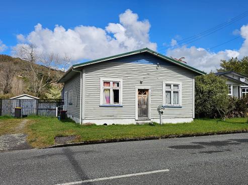 688 Taylorville Road, Taylorville