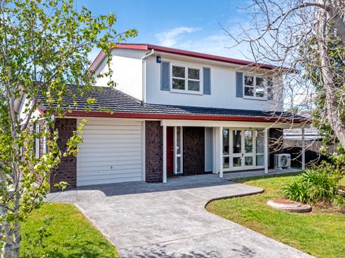 82 Prince Regent Drive, Half Moon Bay