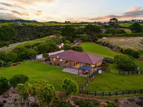296A Oaia Road, Muriwai