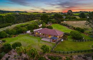 296a Oaia Road, Muriwai