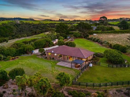 296A Oaia Road, Muriwai