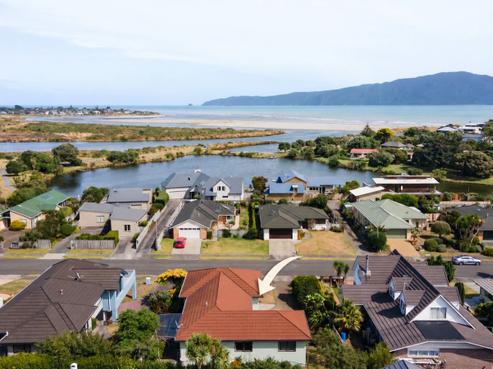 7 Major Durie Place, Waikanae Beach