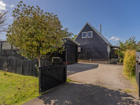 210 South Highway West, Whitianga