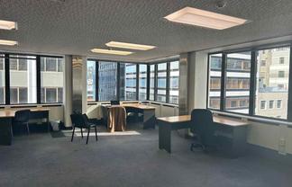 Small Corner Suite with outlook, cheap rate and 75%