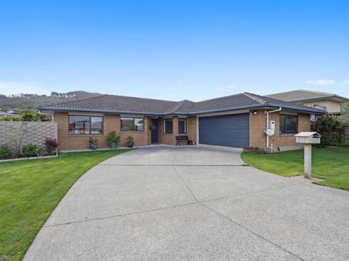 61 Percy Kinsman Crescent, Riverstone Terraces