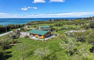 6 Port Robinson Road, Domett