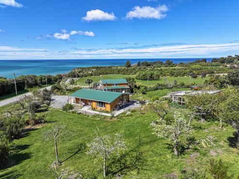 6 Port Robinson Road, Domett