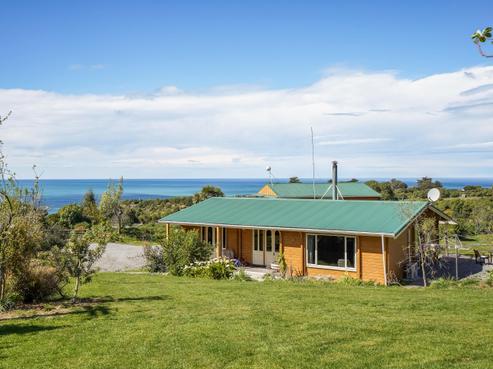 6 Port Robinson Road, Domett