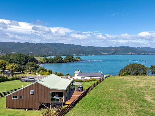 1C Te Kaha Church Road, Te Kaha