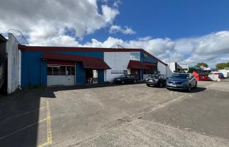 Centrally located warehouse with office amenities