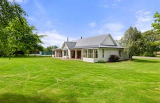 764 Courtenay Road, Charing Cross