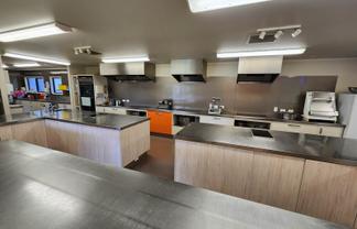 LARGE COMMERCIAL KITCHEN
