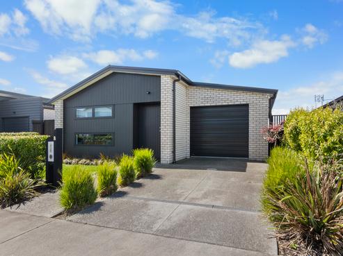 8 Trewern Avenue, Greenhill Park