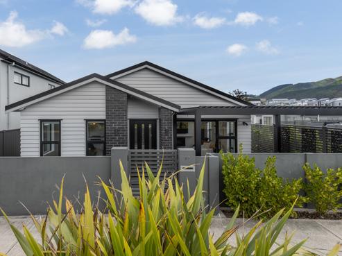41 KÄrearea Avenue, Porirua