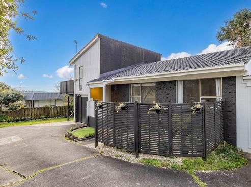 2/307A Wairau Road, Totara Vale
