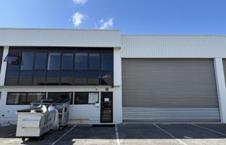 Immaculate industrial warehouse for lease