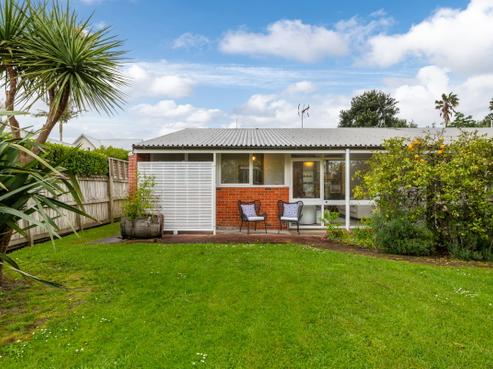 5/6 North Avenue, Narrow Neck