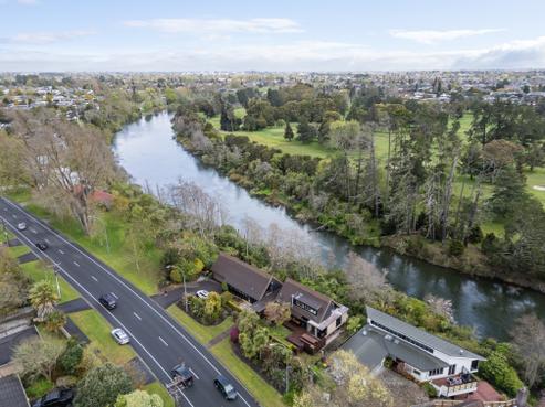 999 River Road, Queenwood