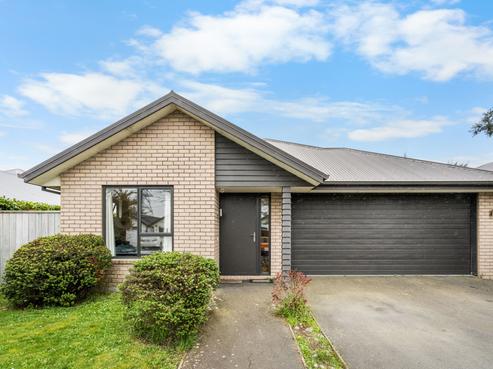 38 Little Oaks Drive, Yaldhurst