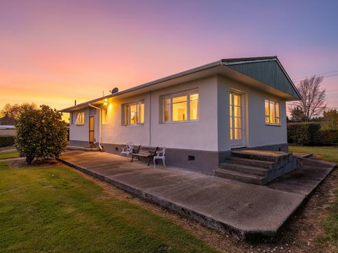 1764 Cust Road, Cust