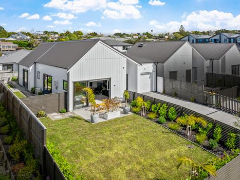33 Cambie Avenue, Red Beach
