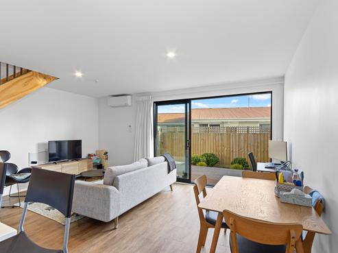 2/45 Division Street, Riccarton