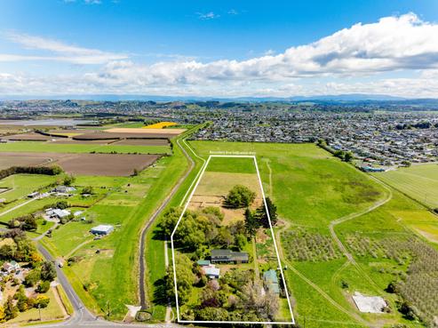 215 Riverbend Road, Meeanee
