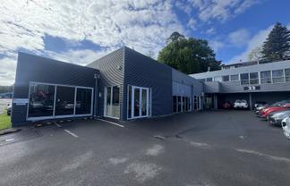 CBD fringe office with 10 carparks!