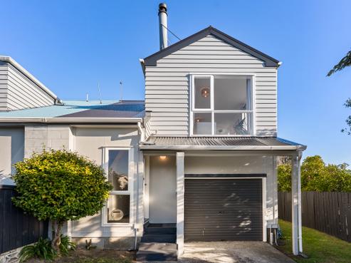 17B Colchester Crescent, Newlands