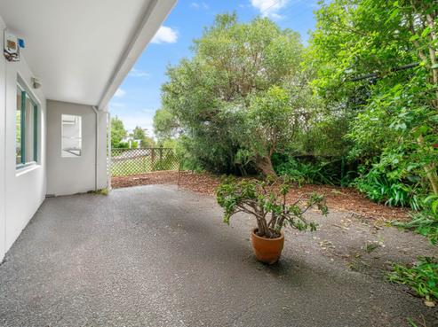1/223C Sunset Road, Sunnynook