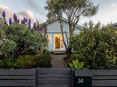 34 Puru Crescent, Lyall Bay