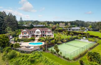 84 Potts Road, Whitford