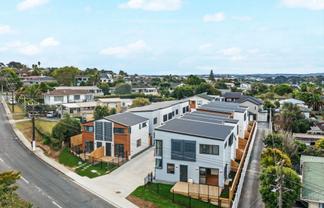 11/196 Royal Road, Massey