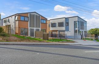 4/196 Royal Road, Massey