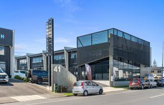 Tenanted investment in Mount commercial zone
