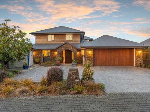 14 Parade Court, Addington