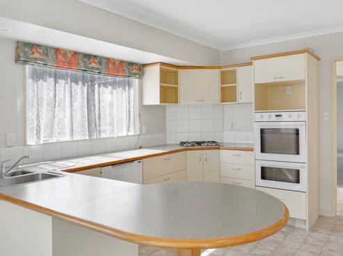 30 Strachan Way, Highbury