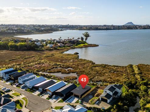 43 Hinaki Street, Poike