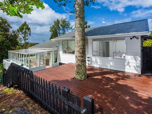 16 West Glade Crescent, Birkenhead