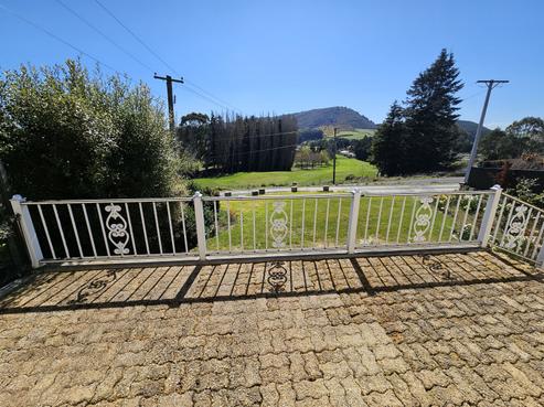 11 Merrie Creek Road, Clinton and Surrounds